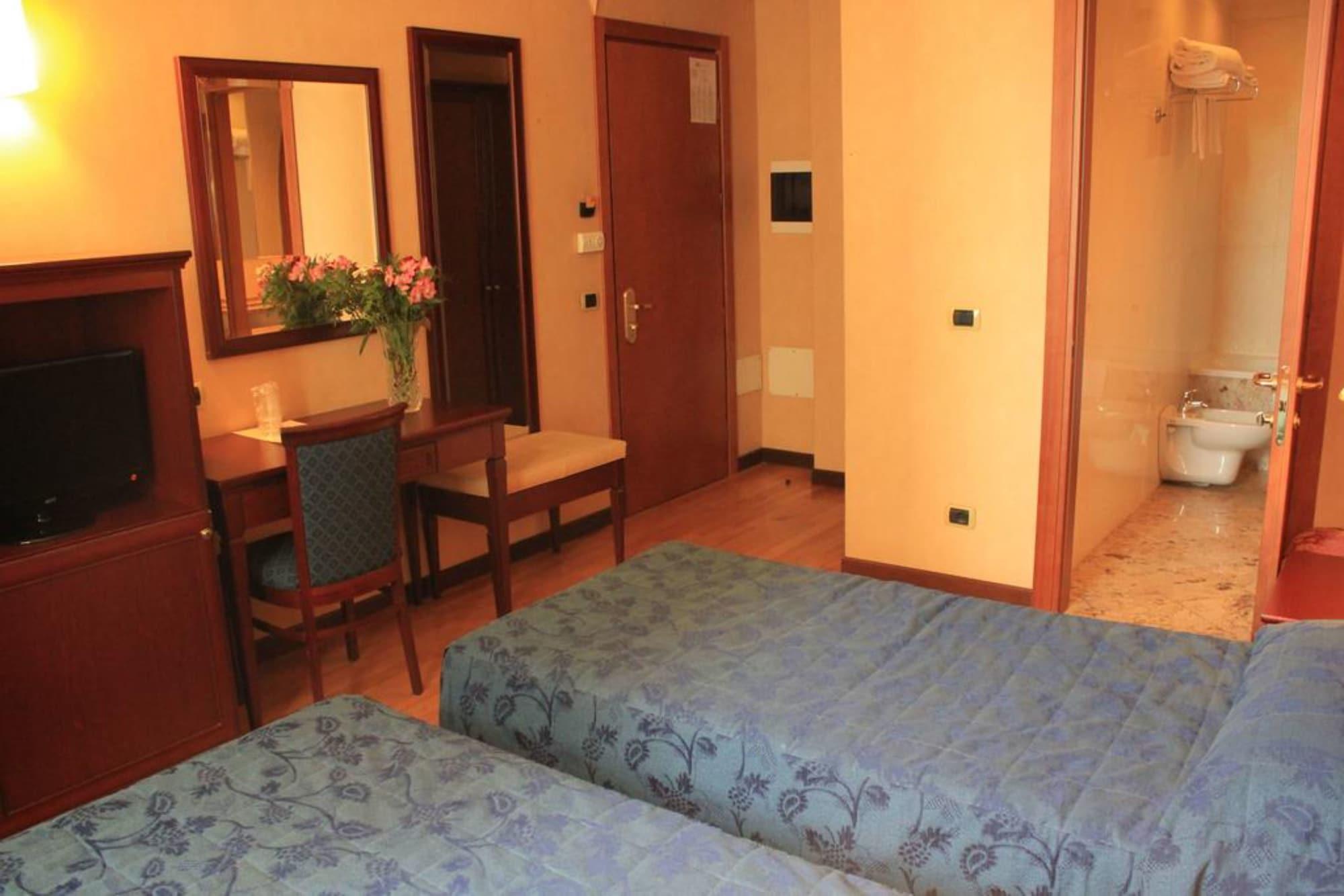 Hotel Terminal Milano Esterno foto