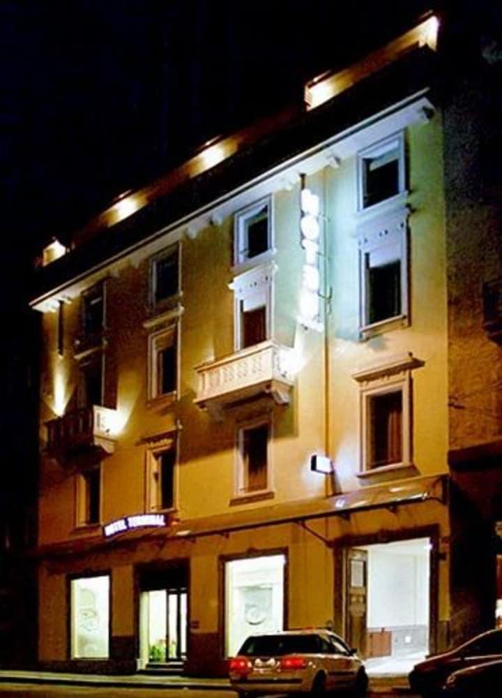 Hotel Terminal Milano Esterno foto