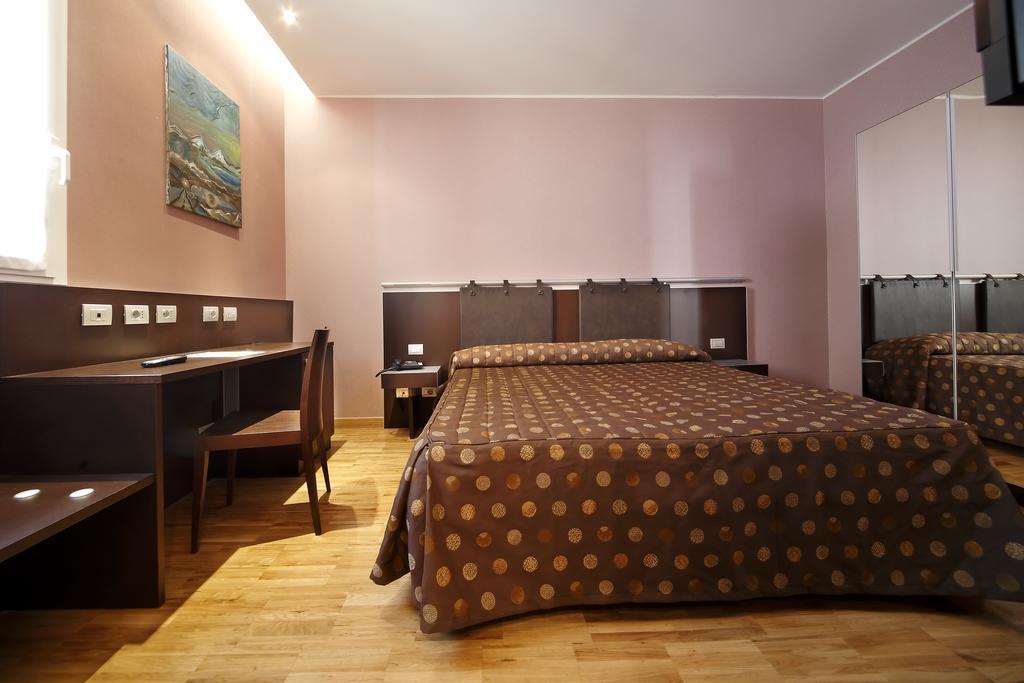Hotel Terminal Milano Esterno foto