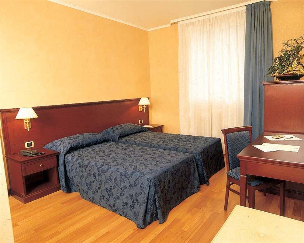 Hotel Terminal Milano Esterno foto