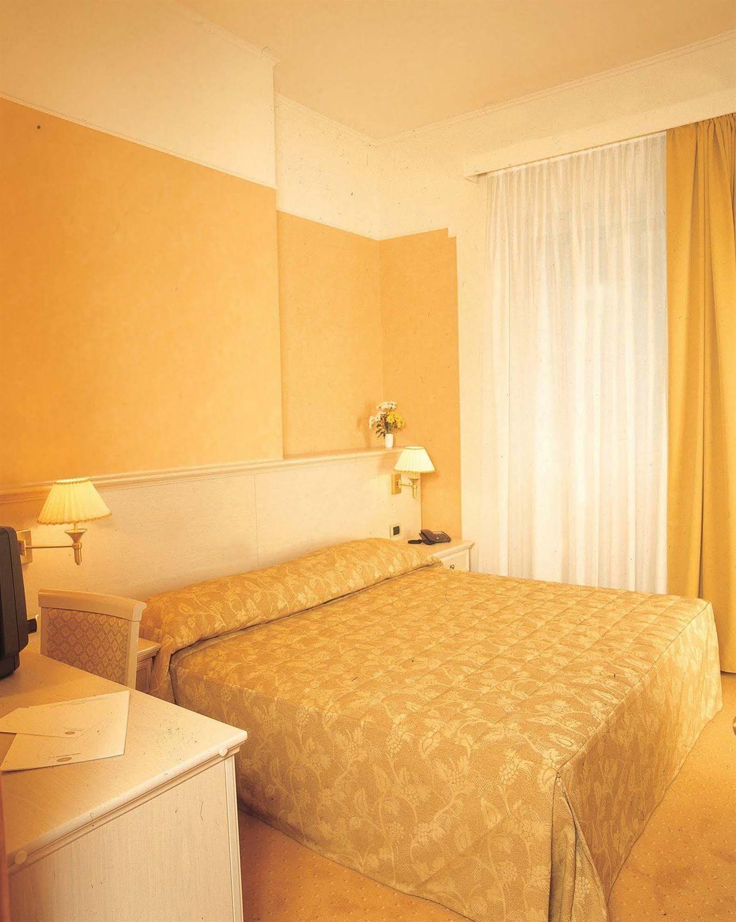 Hotel Terminal Milano Esterno foto