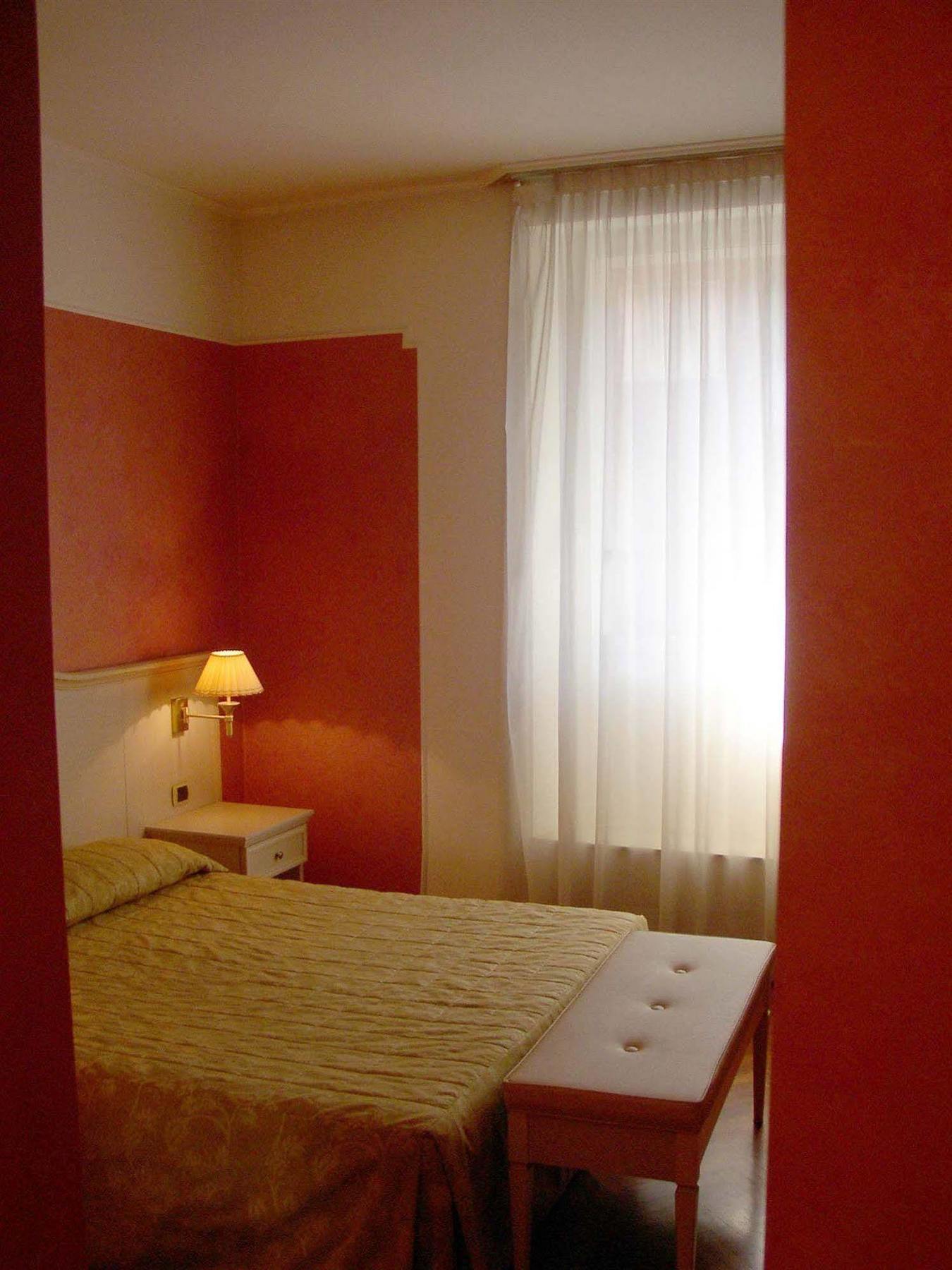Hotel Terminal Milano Esterno foto